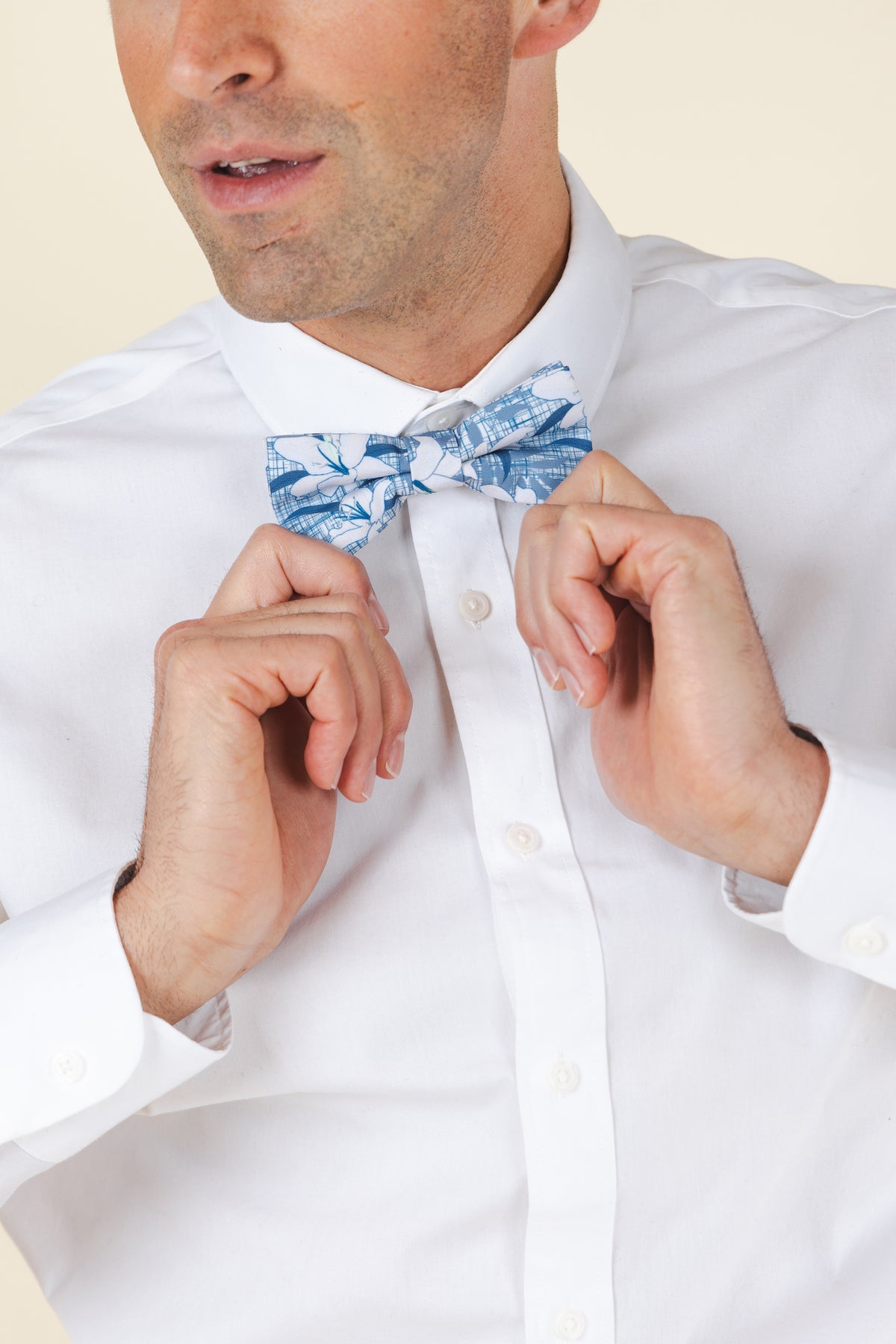The Gilded Lily | Crosshatch Lilies Bow Tie - Shinesty